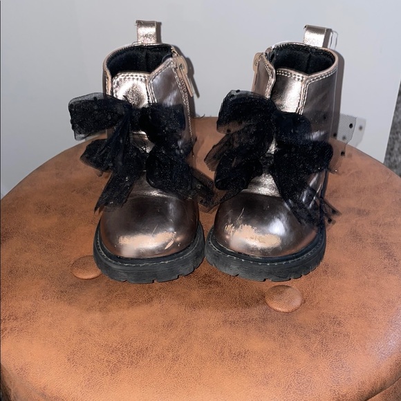 Jessica Simpson Stylish Kids Metallic Boots with Black Lace - Picture 1 of 8